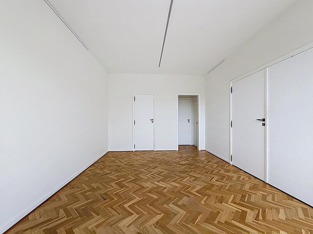 Étoile / ULB : appartement + parking + terrasse sur le toit