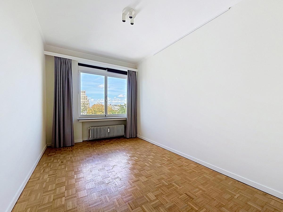 Étoile / ULB : appartement + parking + terrasse sur le toit