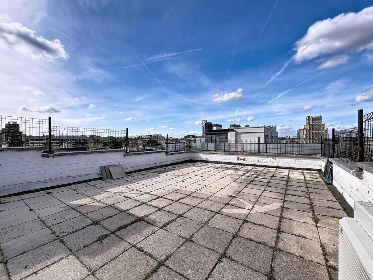 Étoile / ULB : appartement + parking + terrasse sur le toit