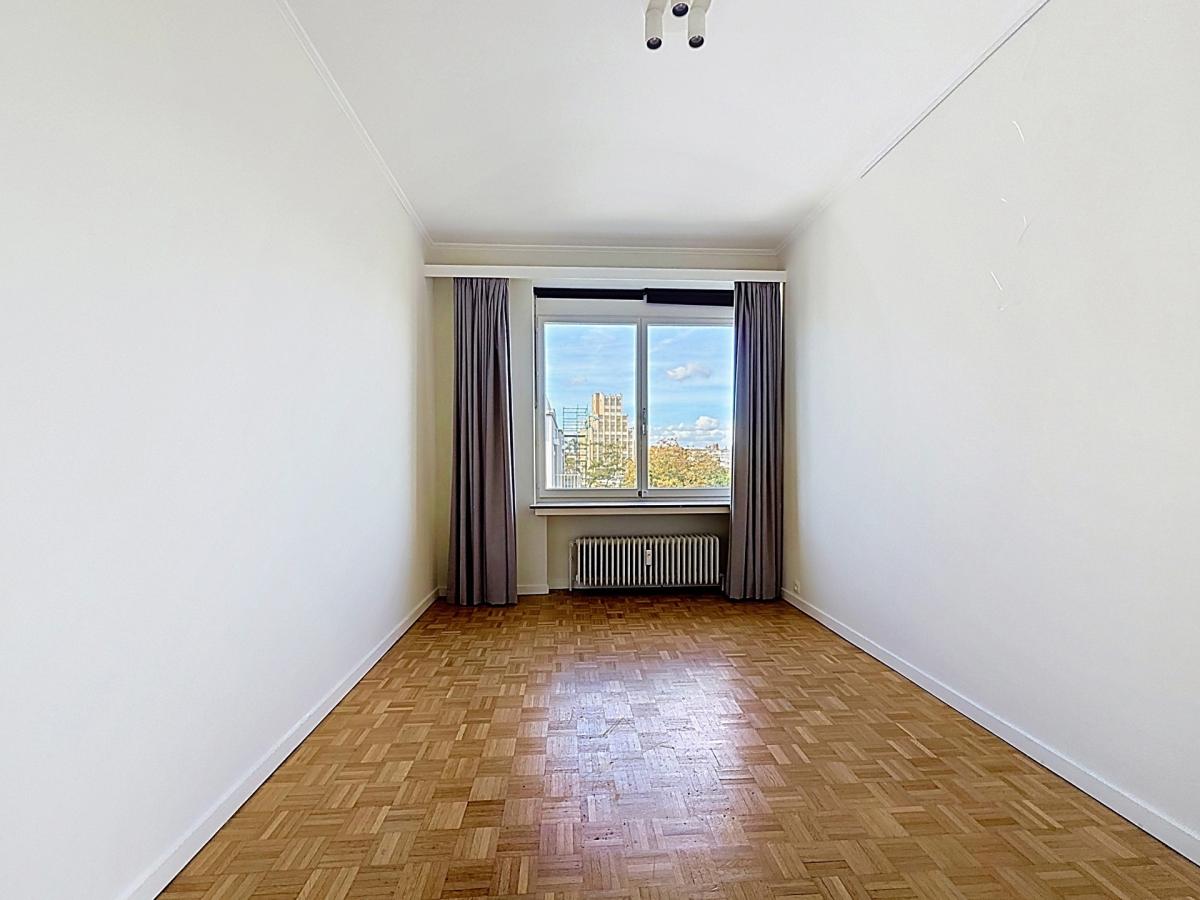 Étoile / ULB : appartement + parking + terrasse sur le toit