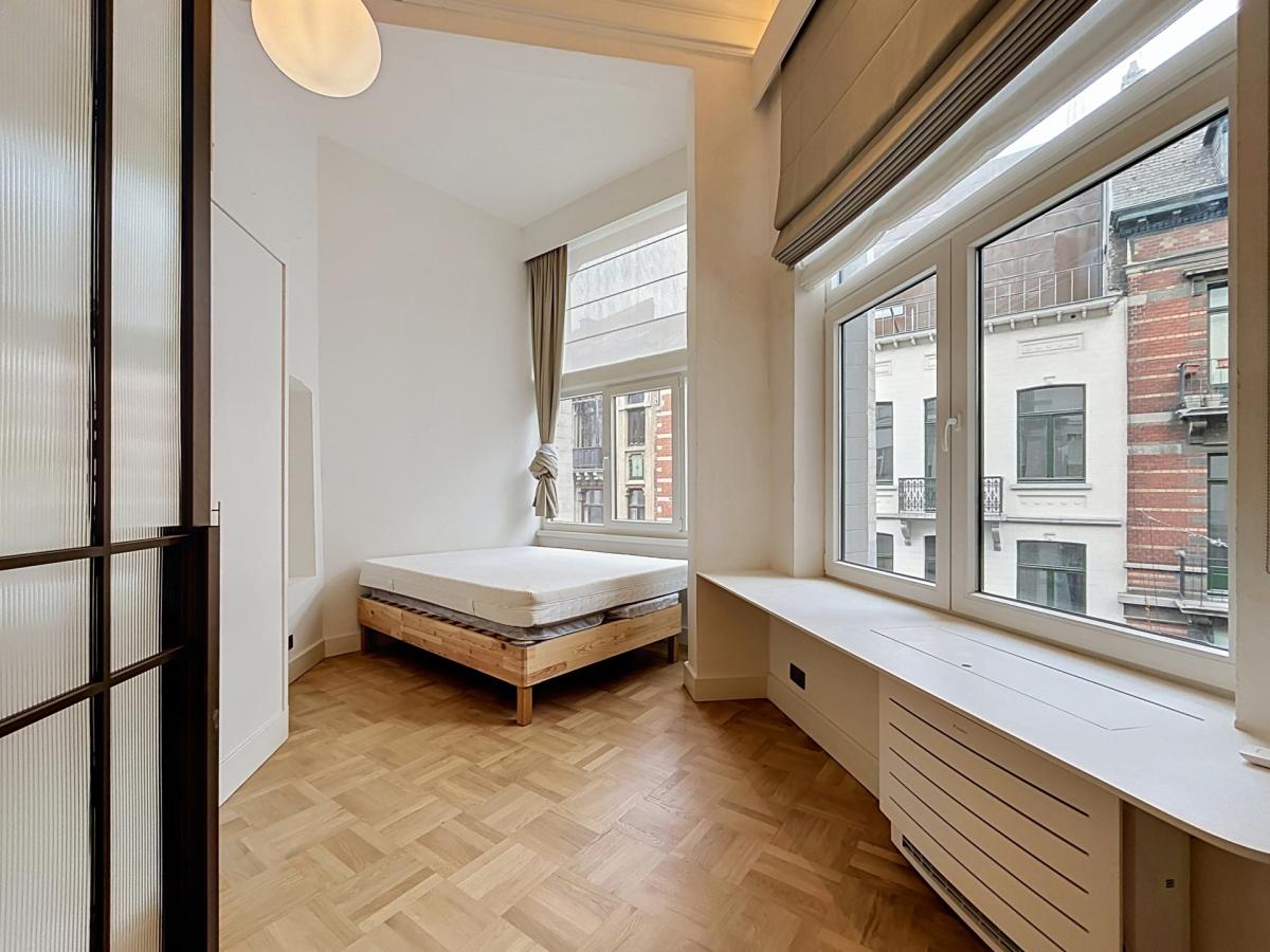 Sablon : Appart. meublé 2 ch. – location 6 à 10 mois