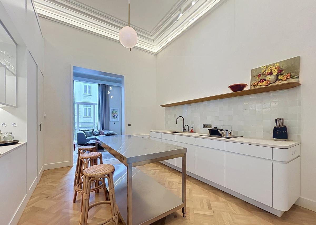 Sablon : Appart. meublé 2 ch. – location 6 à 10 mois