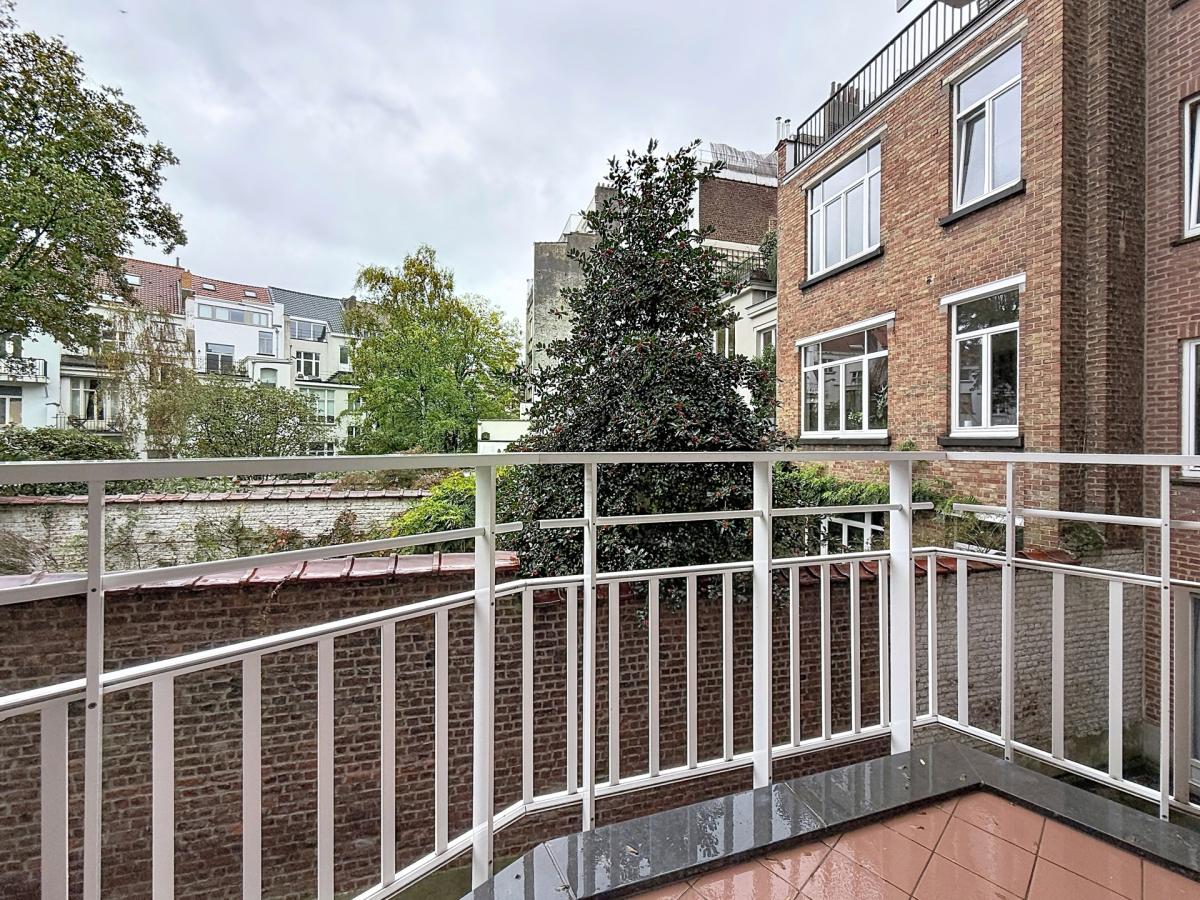 Lepoutre / Pl. Brugmann : Bel appartement + balcon