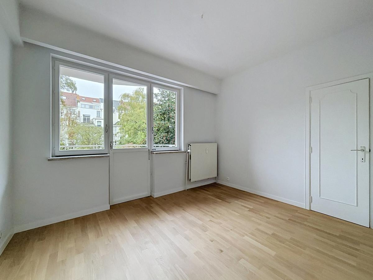 Lepoutre / Pl. Brugmann : Bel appartement + balcon