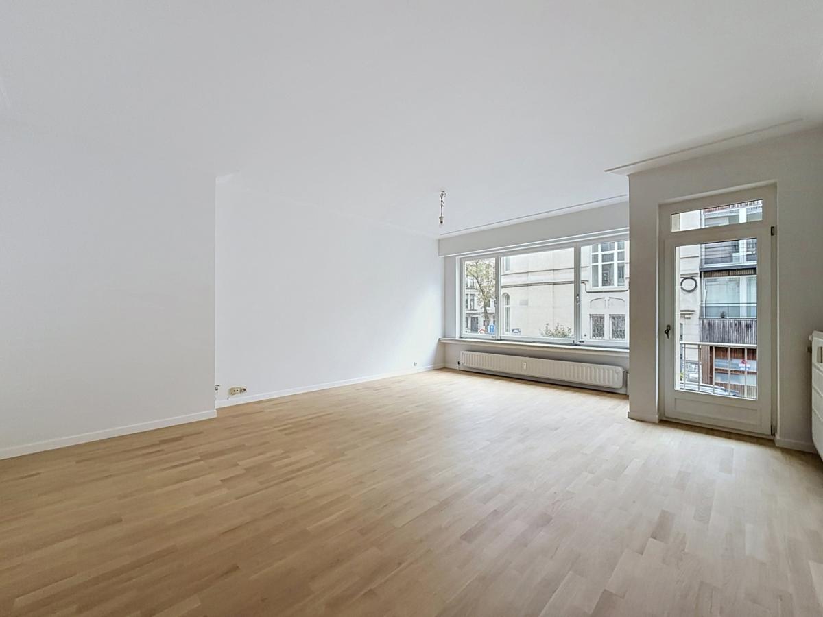 Lepoutre / Pl. Brugmann : Bel appartement + balcon