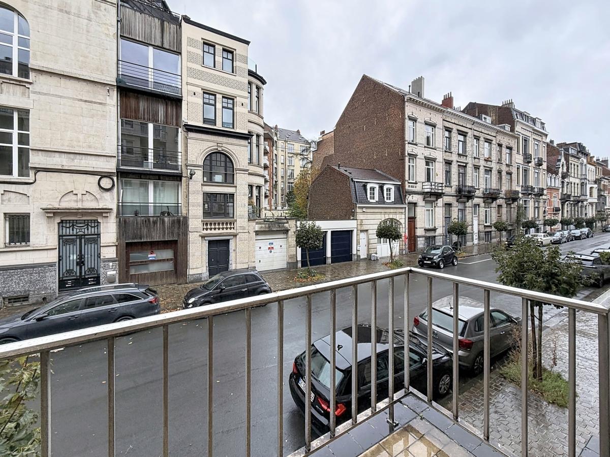 Lepoutre / Pl. Brugmann : Bel appartement + balcon