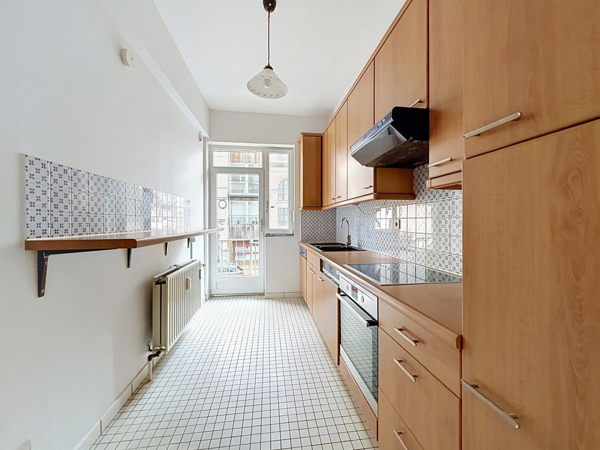 Lepoutre / Pl. Brugmann : Bel appartement + balcon