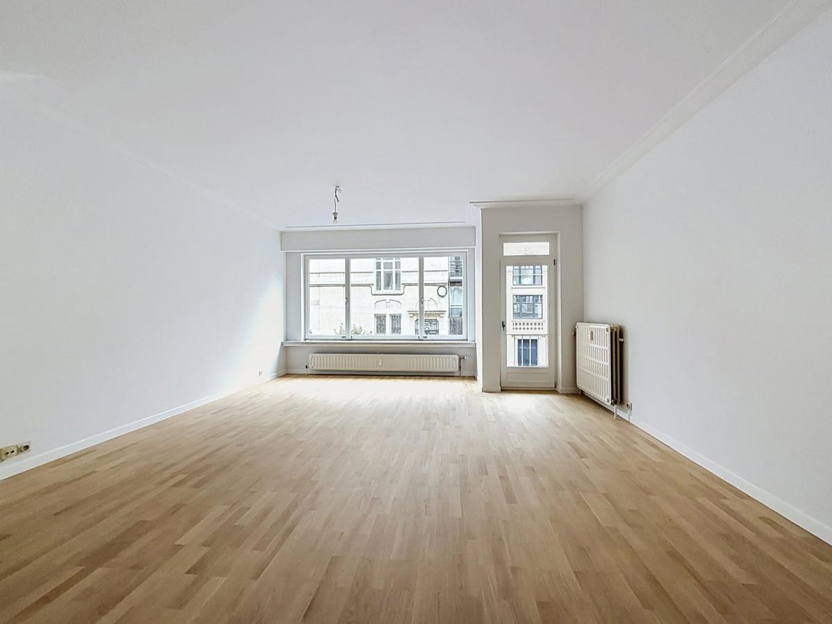Lepoutre / Pl. Brugmann : Bel appartement + balcon