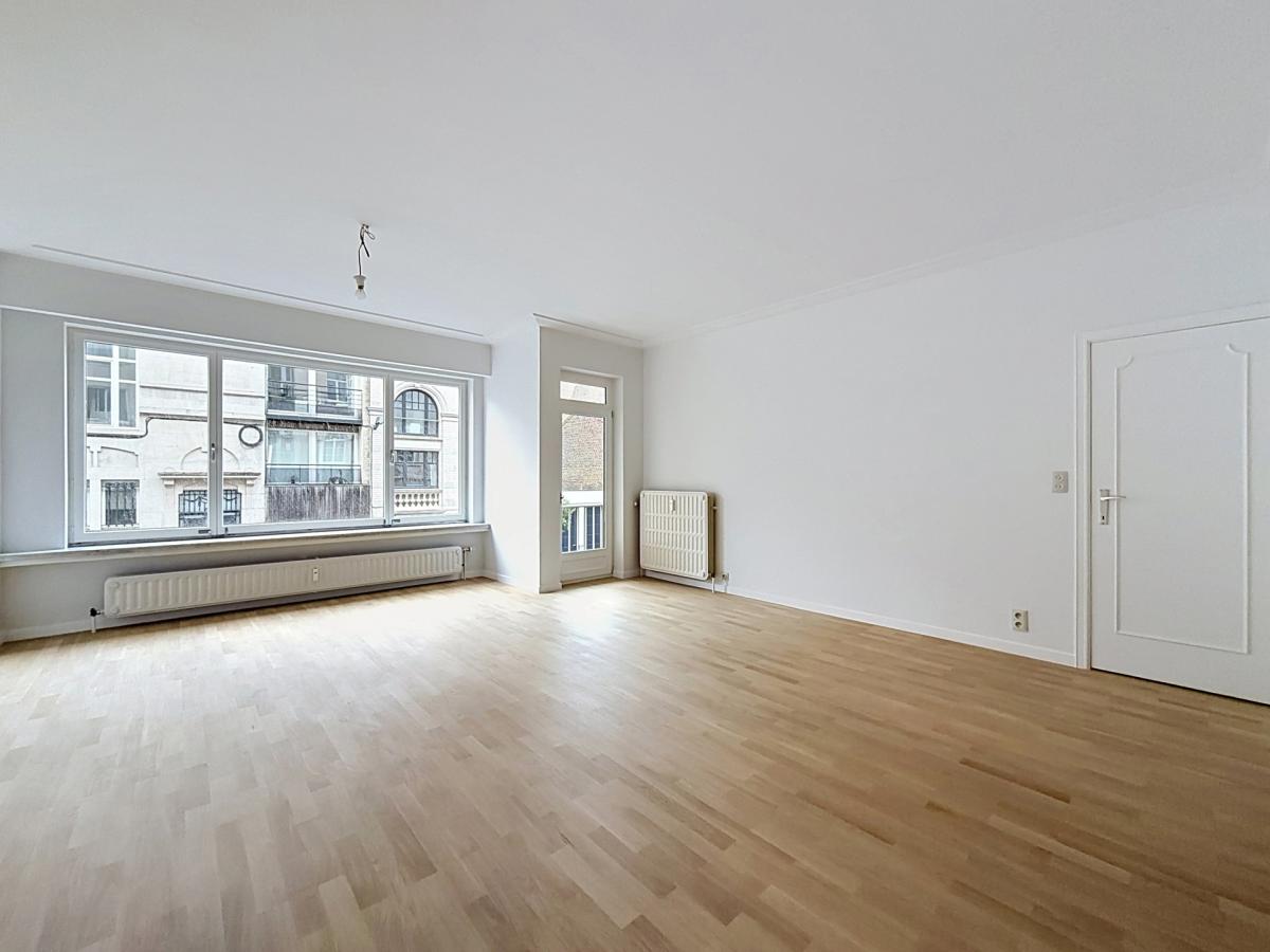 Lepoutre / Pl. Brugmann : Bel appartement + balcon