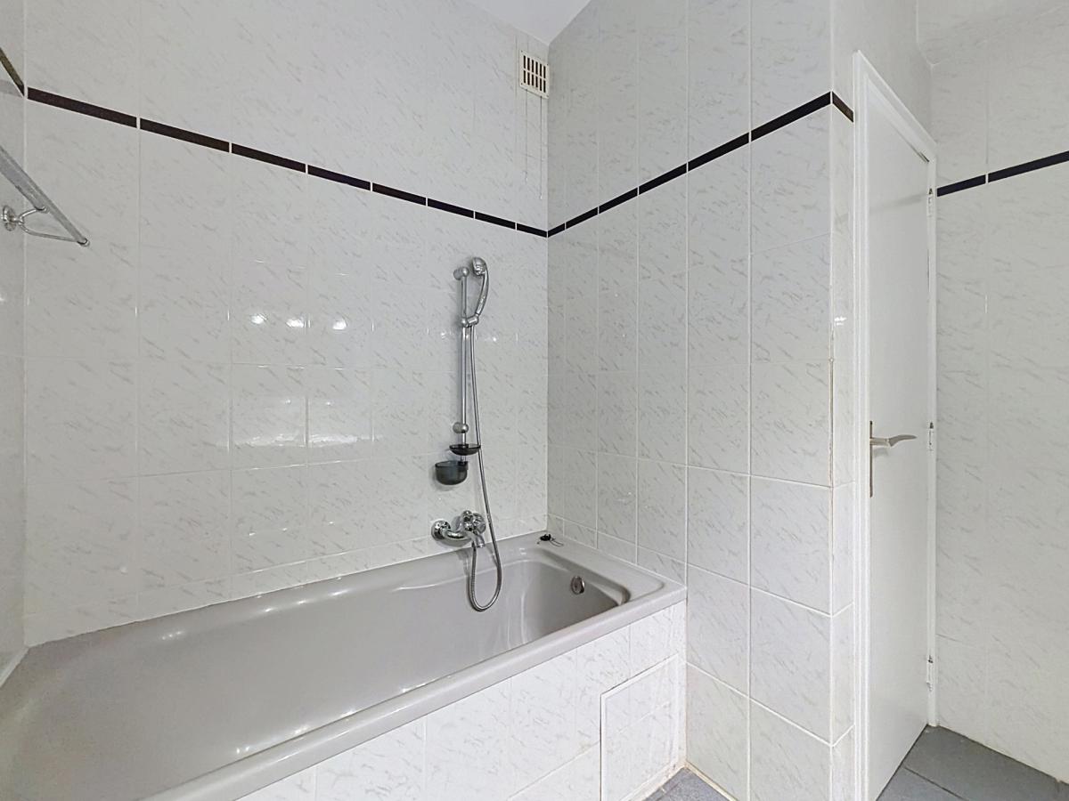 Lepoutre / Pl. Brugmann : Bel appartement + balcon