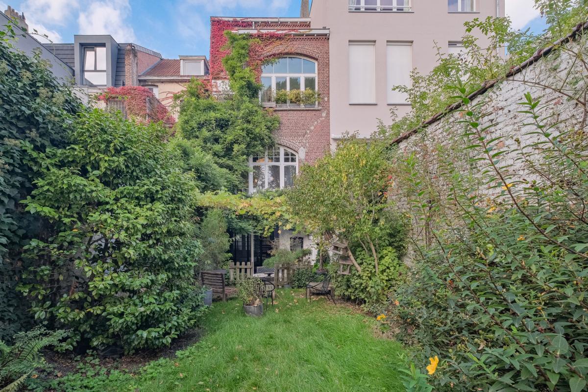 Etangs d'Ixelles, maison de Maître révové de 410 m2  jardin