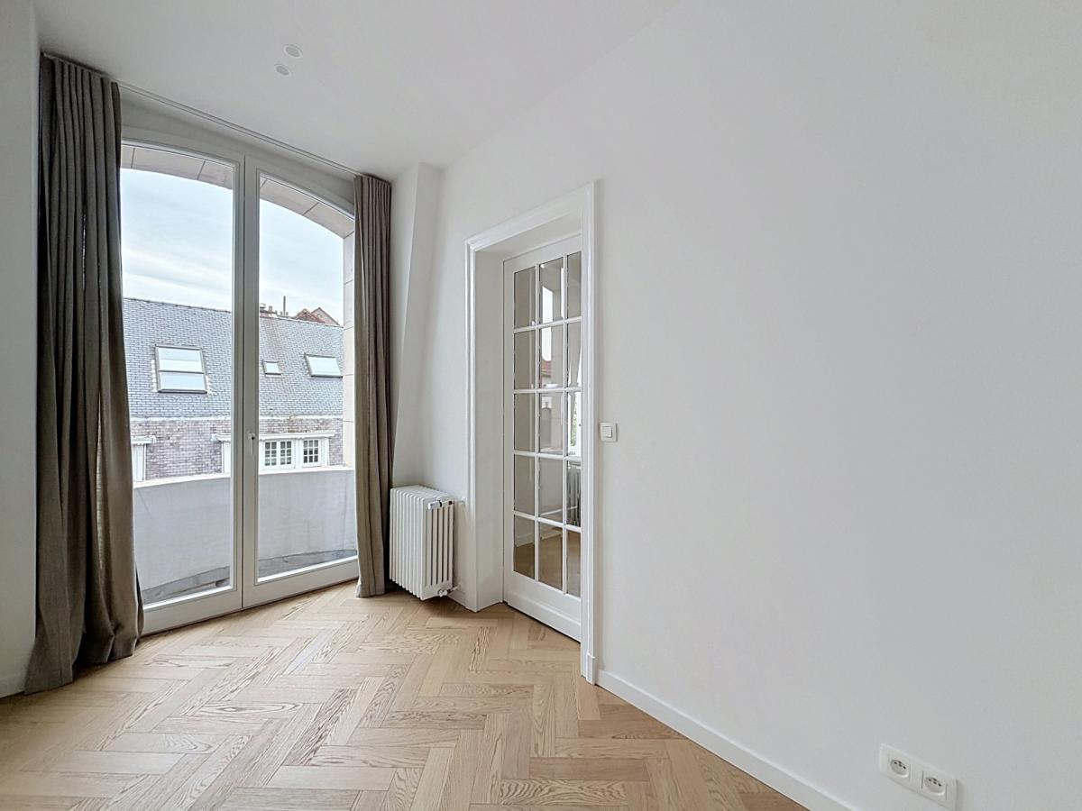 Pl. Brugmann : Sublime appartement de caractère rénové