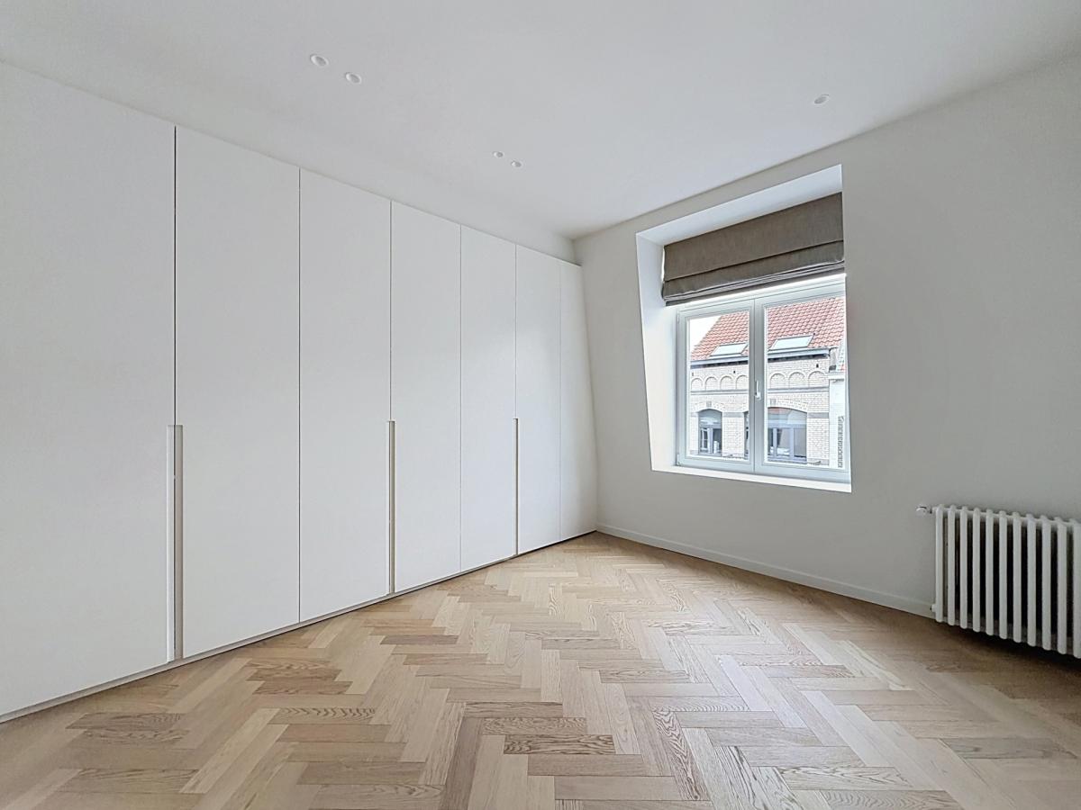 Pl. Brugmann : Sublime appartement de caractère rénové