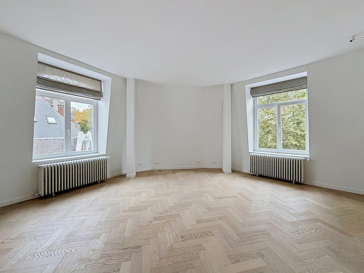 Pl. Brugmann : Sublime appartement de caractère rénové