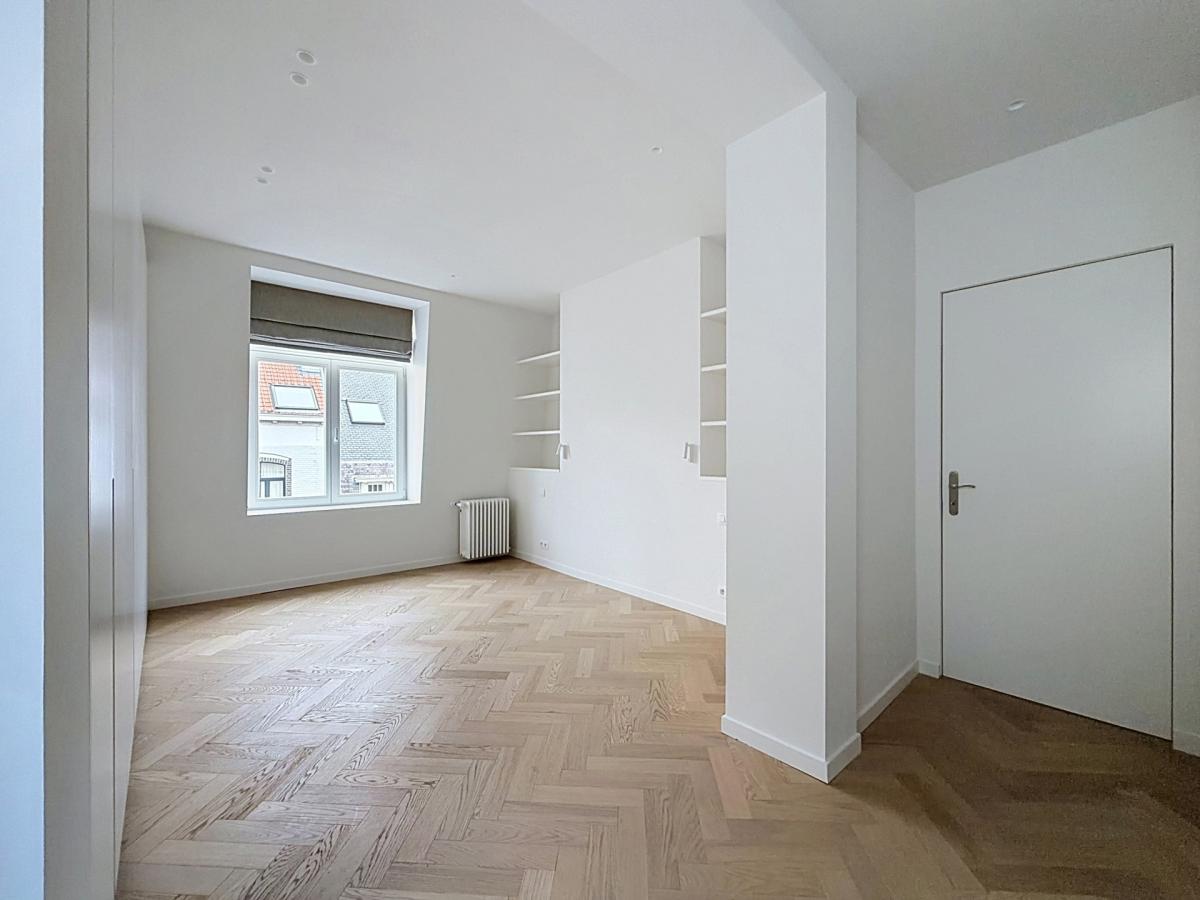 Pl. Brugmann : Sublime appartement de caractère rénové