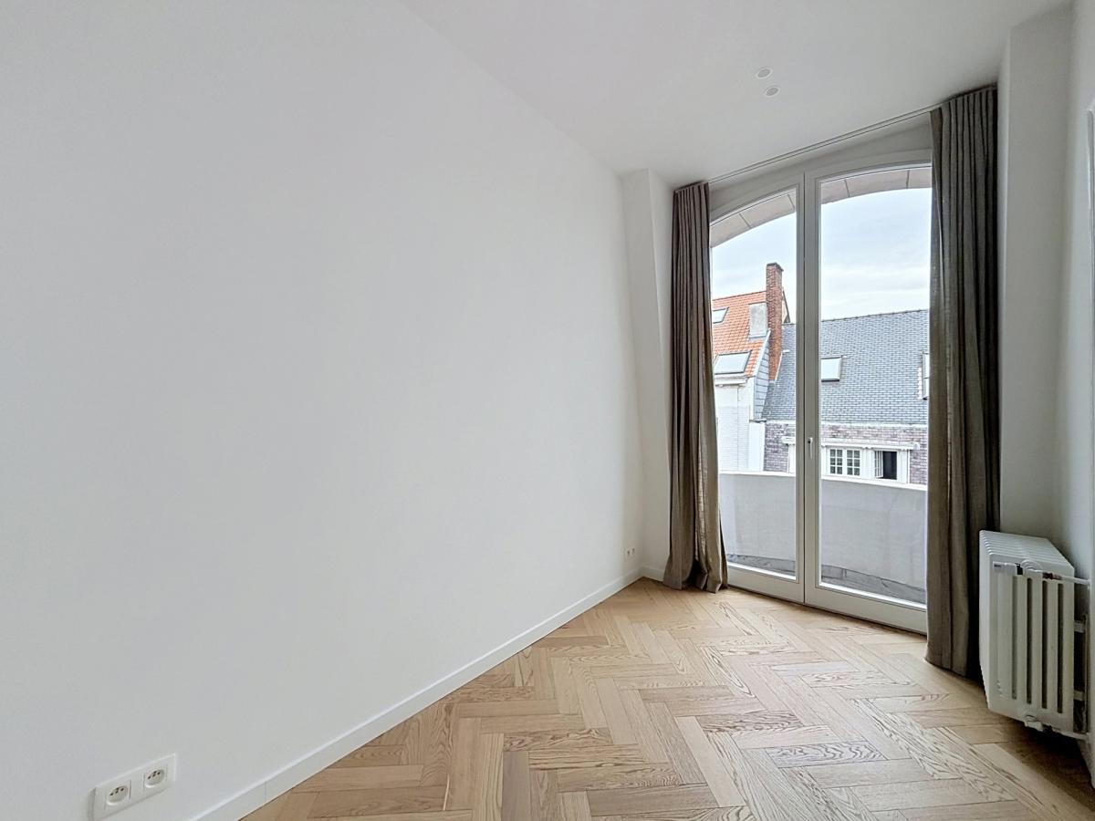 Pl. Brugmann : Sublime appartement de caractère rénové