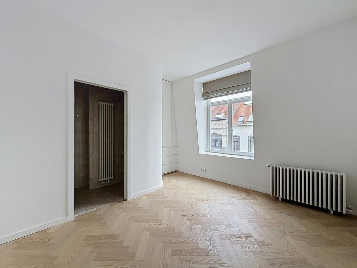 Pl. Brugmann : Sublime appartement de caractère rénové