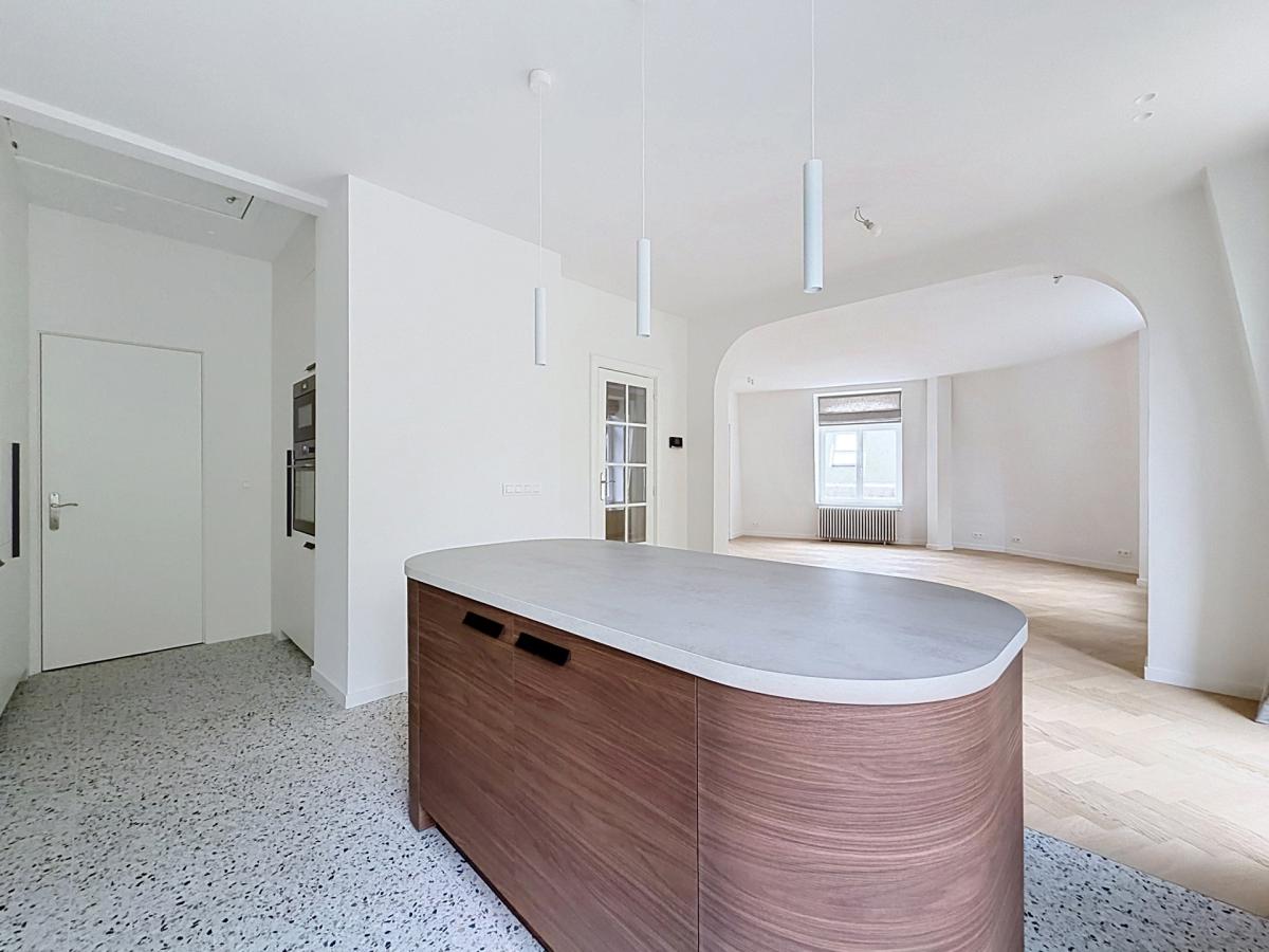 Pl. Brugmann : Sublime appartement de caractère rénové