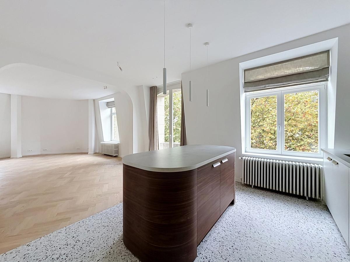 Pl. Brugmann : Sublime appartement de caractère rénové