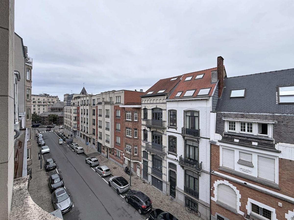 Pl. Brugmann : Sublime appartement de caractère rénové