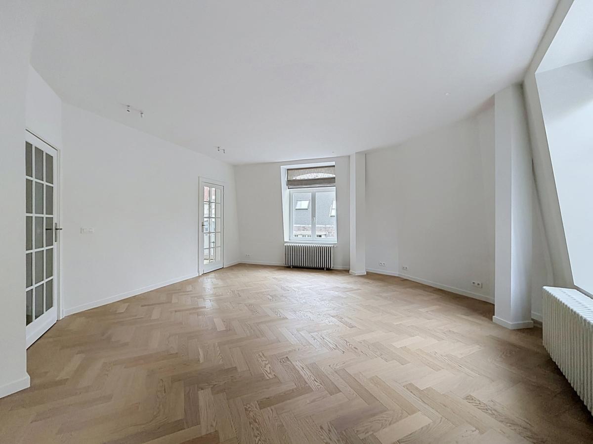 Pl. Brugmann : Sublime appartement de caractère rénové