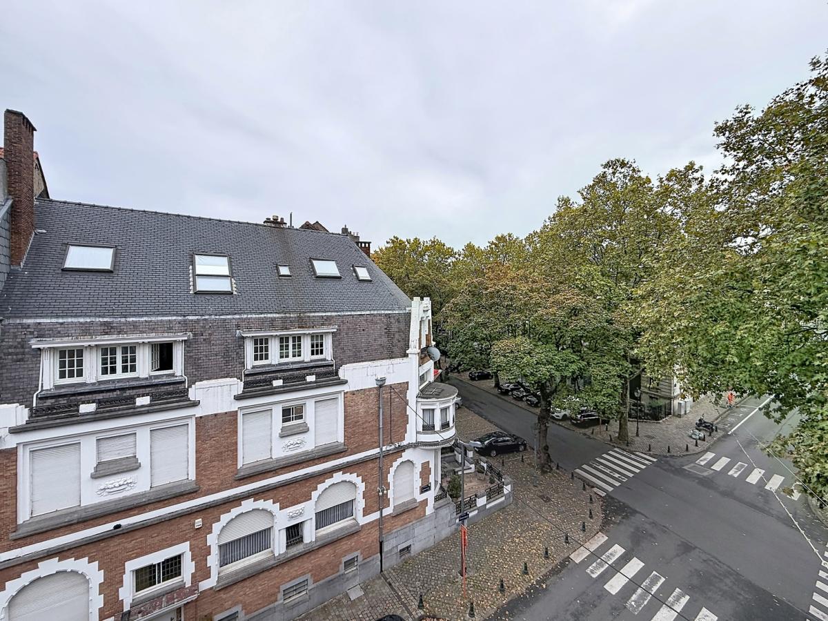 Pl. Brugmann : Sublime appartement de caractère rénové