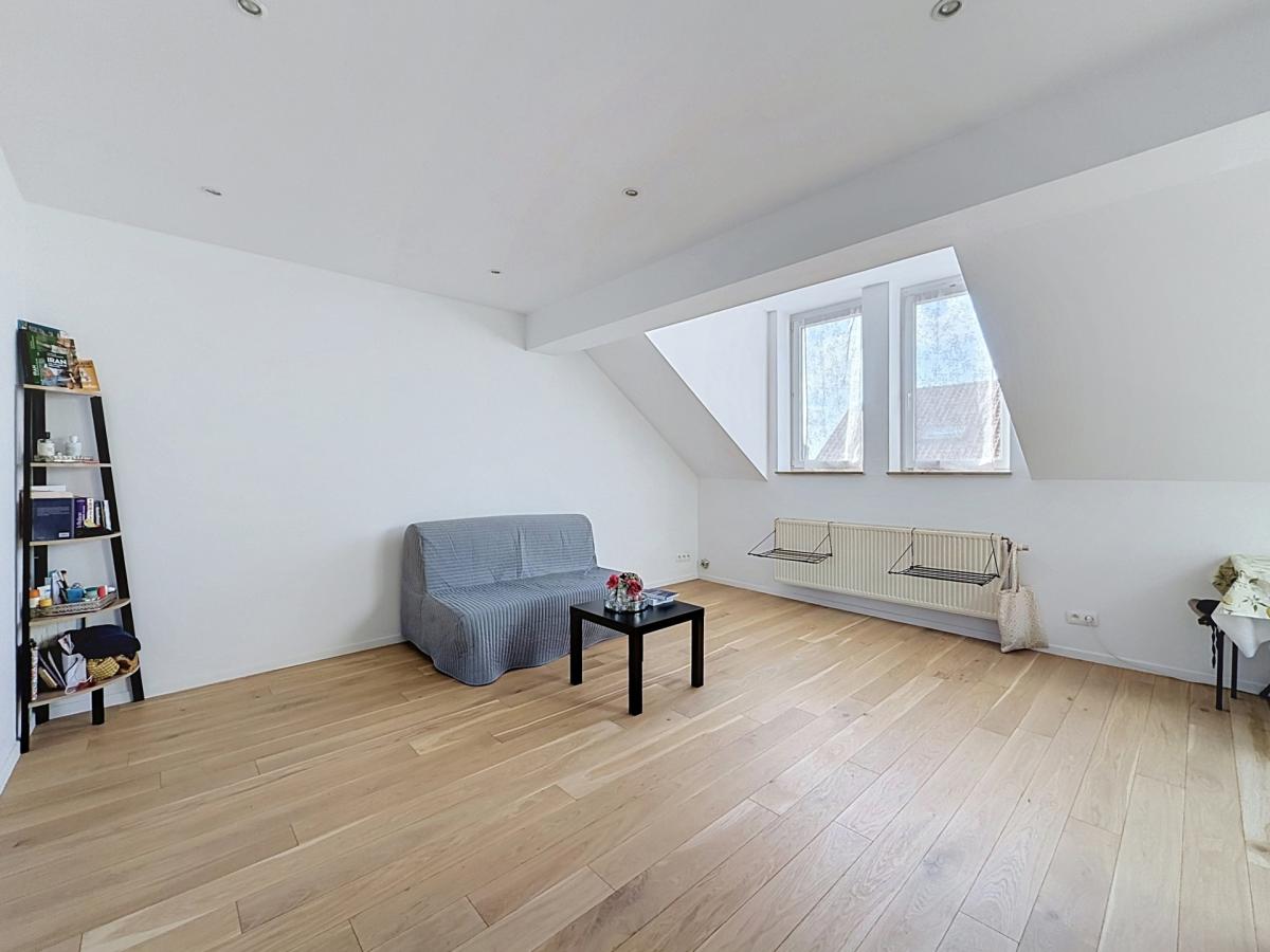 Parvis Saint-Pierre : Bel appartement dernier étage rénové