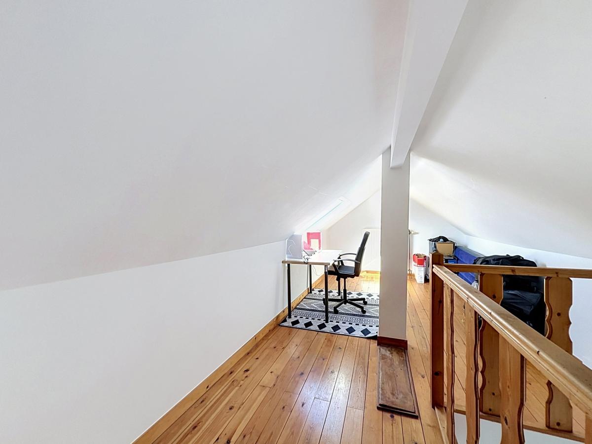 Parvis Saint-Pierre : Bel appartement dernier étage rénové