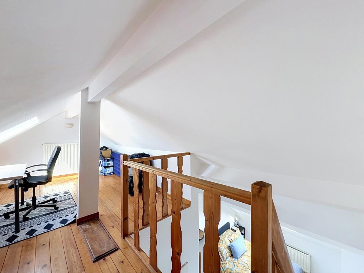 Parvis Saint-Pierre : Bel appartement dernier étage rénové