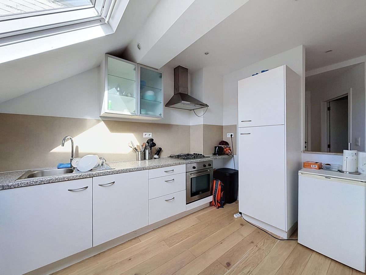 Parvis Saint-Pierre : Bel appartement dernier étage rénové