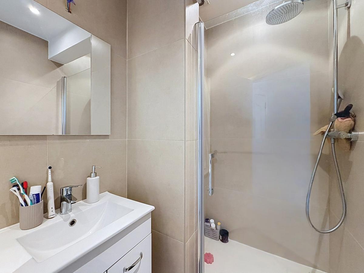 Parvis Saint-Pierre : Bel appartement dernier étage rénové