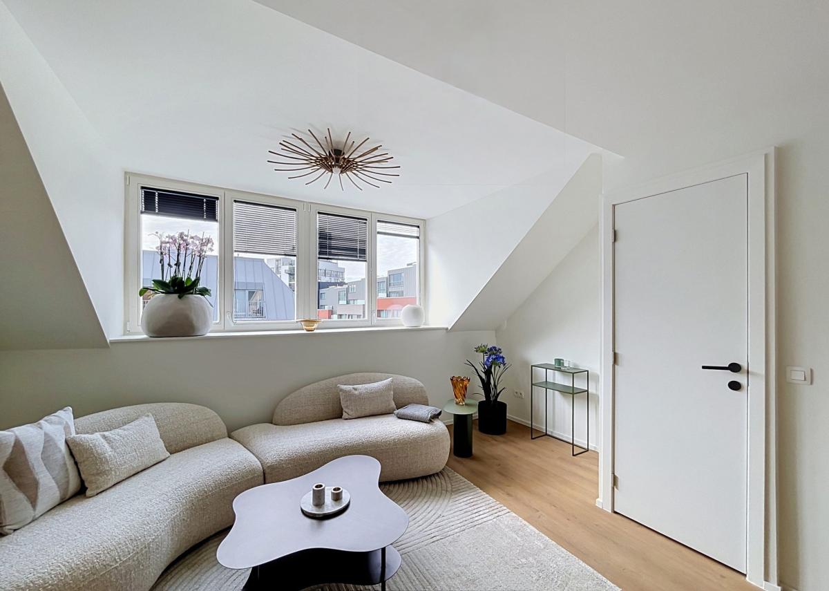 Cinquantenaire - Magnifique duplex meublé 1 ch. rénové
