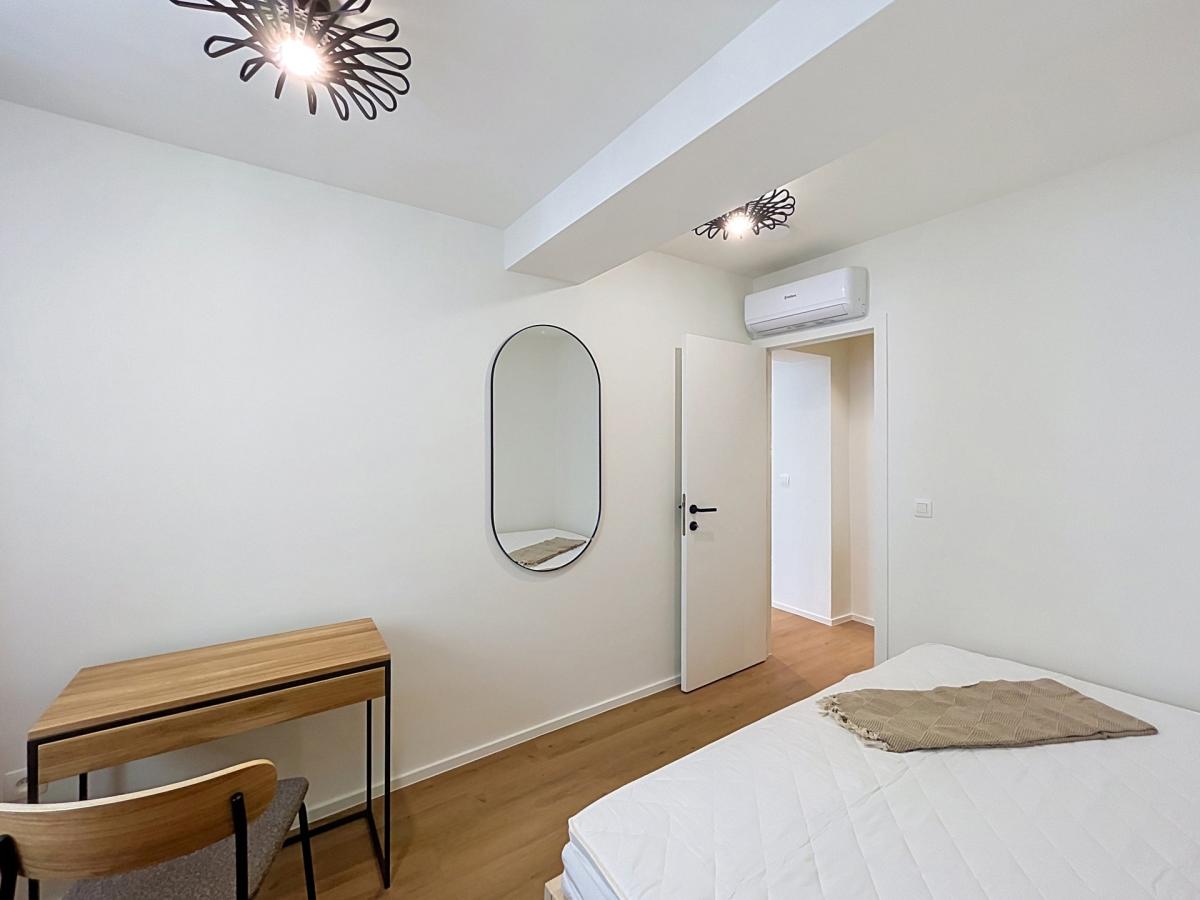 Cinquantenaire - Magnifique duplex 3 ch. rénové et meublé