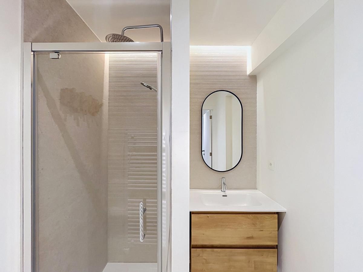 Cinquantenaire - Magnifique duplex 3 ch. rénové et meublé