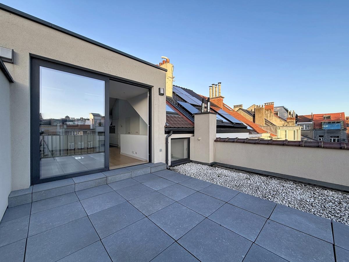 Pl. Brugmann : Superbe duplex penthouse rénové