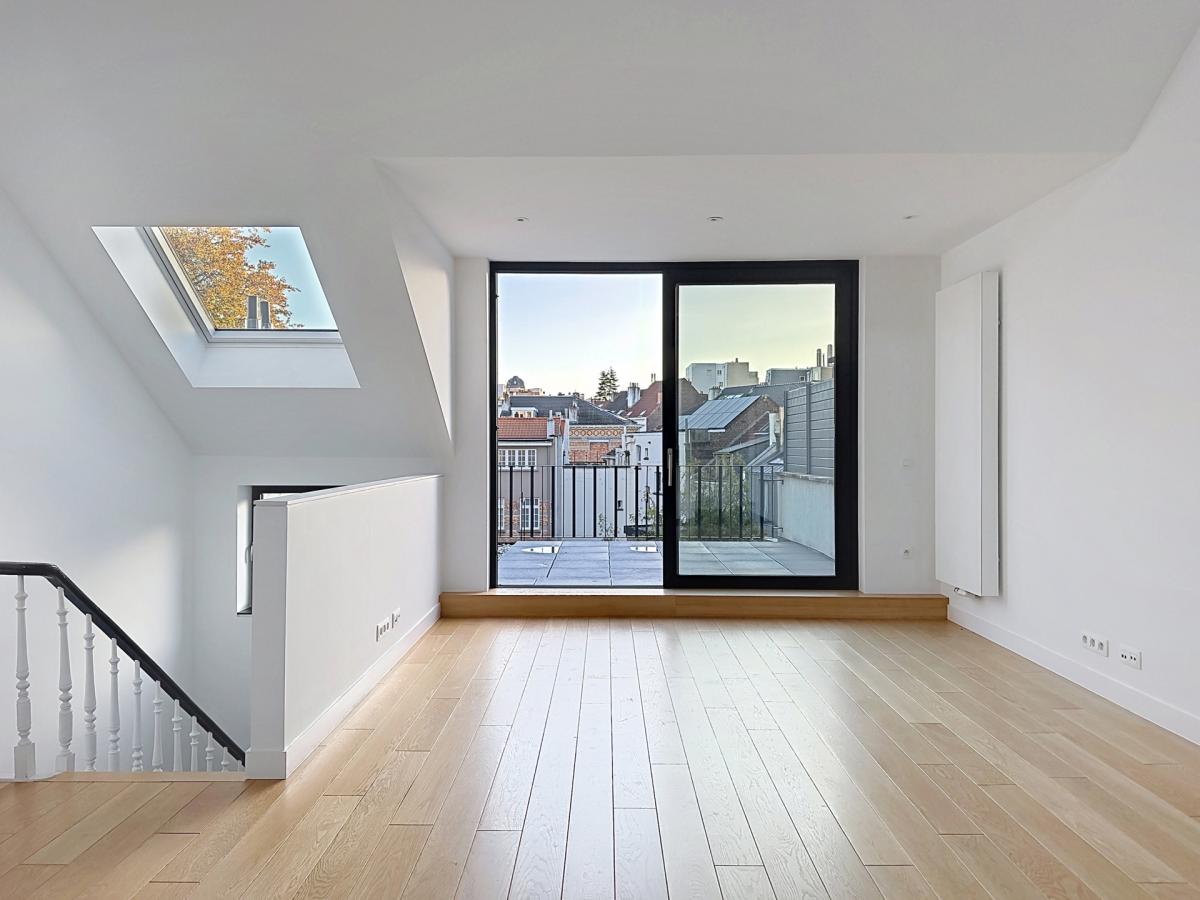 Pl. Brugmann : Superbe duplex penthouse rénové