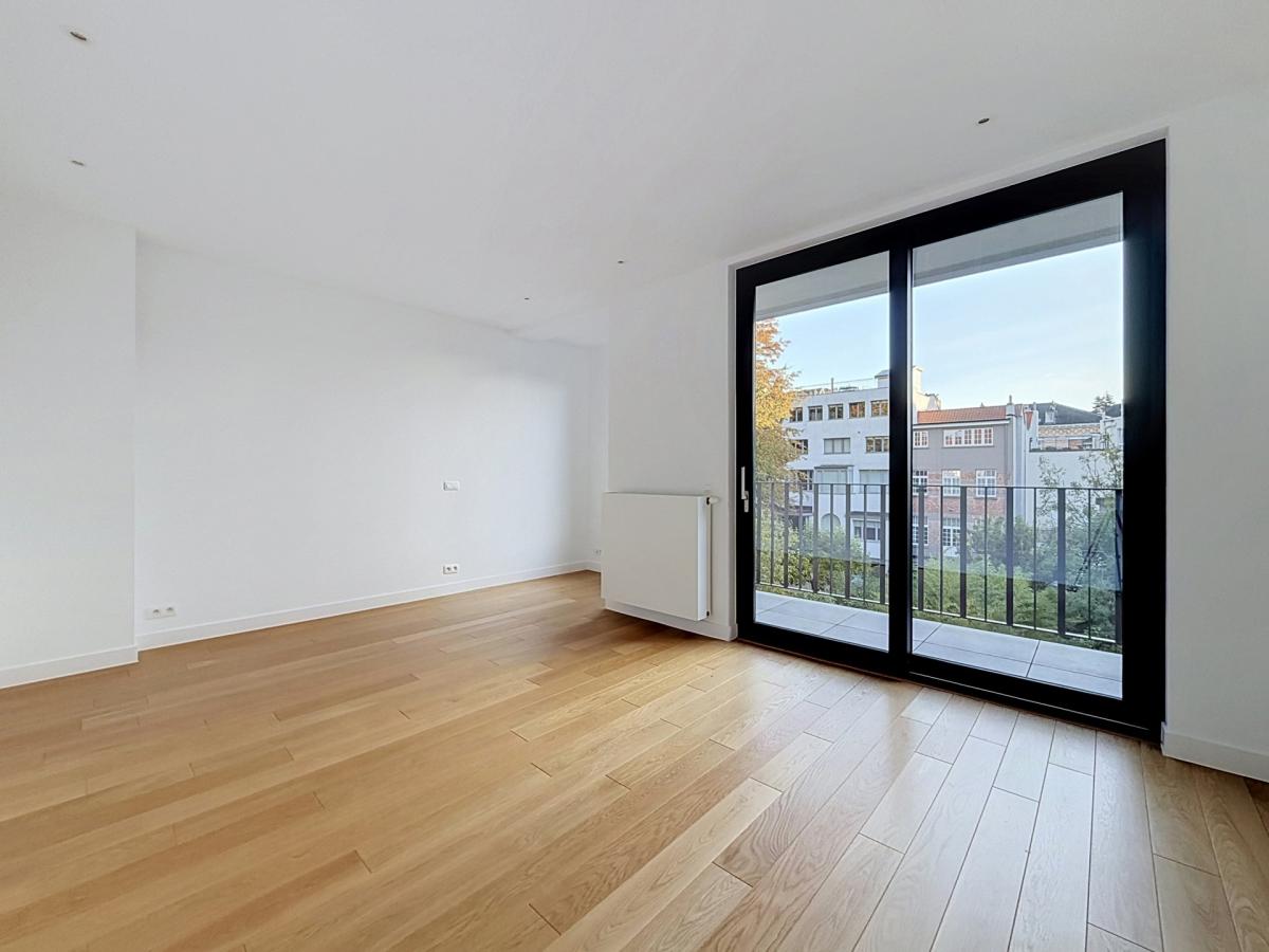 Pl. Brugmann : Superbe duplex penthouse rénové