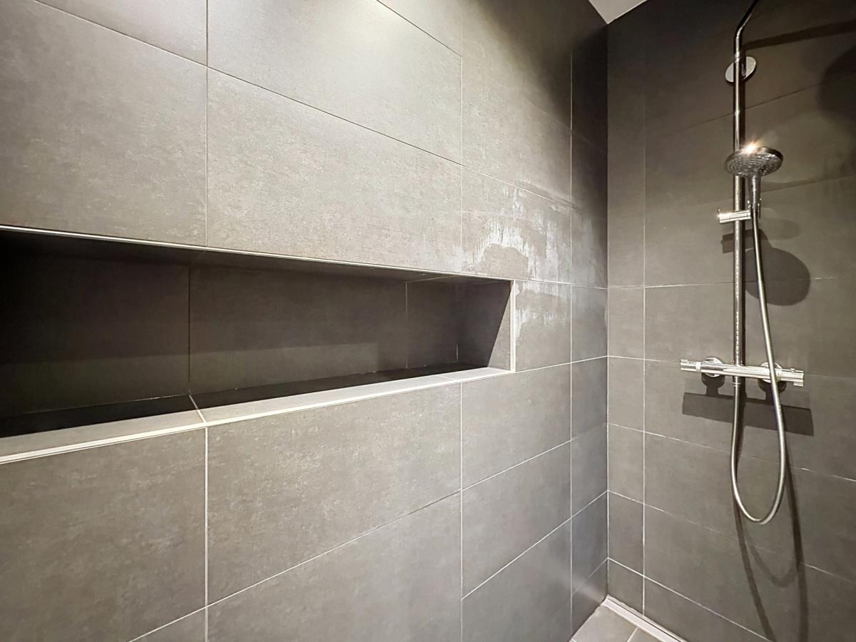 Pl. Brugmann : Superbe duplex penthouse rénové