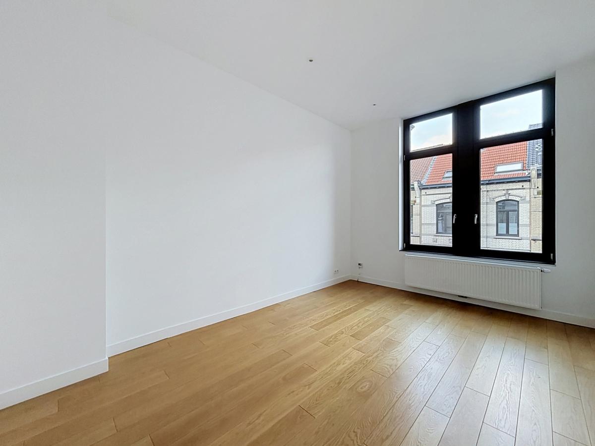 Pl. Brugmann : Superbe duplex penthouse rénové