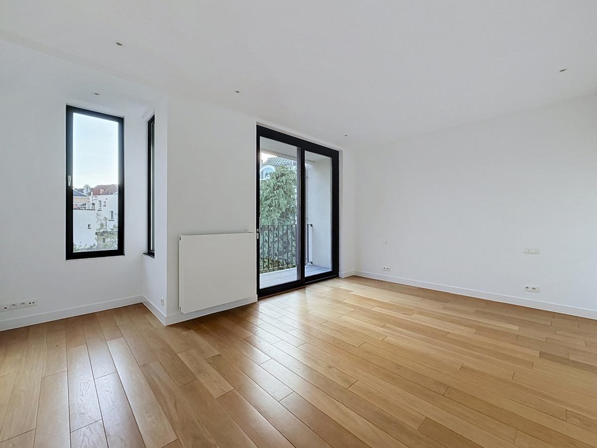 Pl. Brugmann : Superbe duplex penthouse rénové