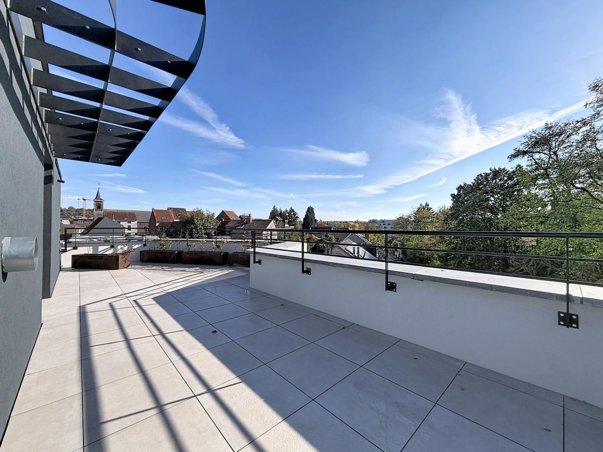 Rouge Cloître : Bel appartement neuf + terrasse + balcon
