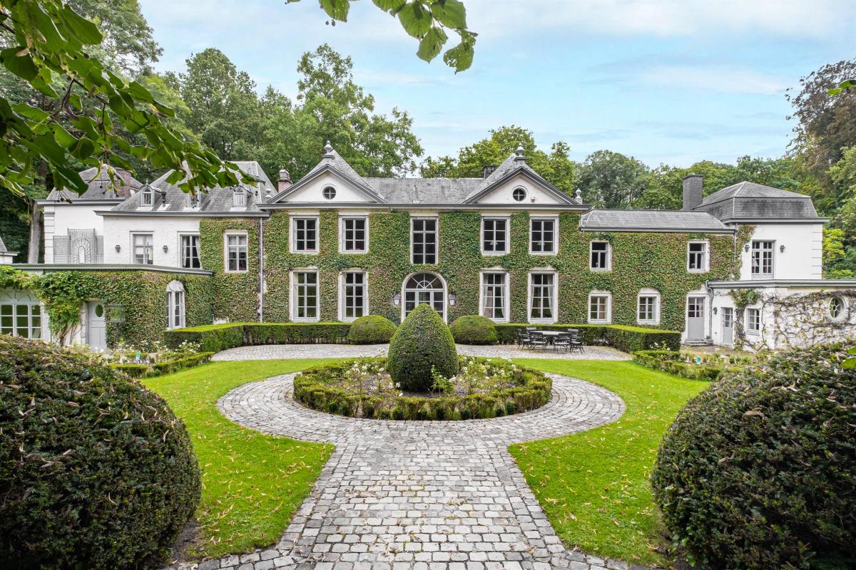 Château édifié en 1756 sur un terrain de 5.9 hectares